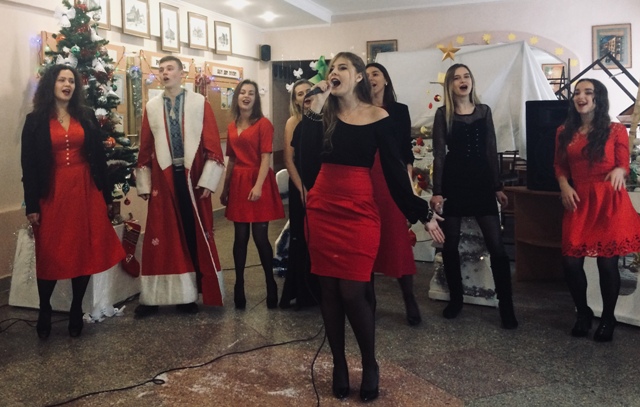 Роксолана Лазарчук виконує колядку «Старий рік минає»